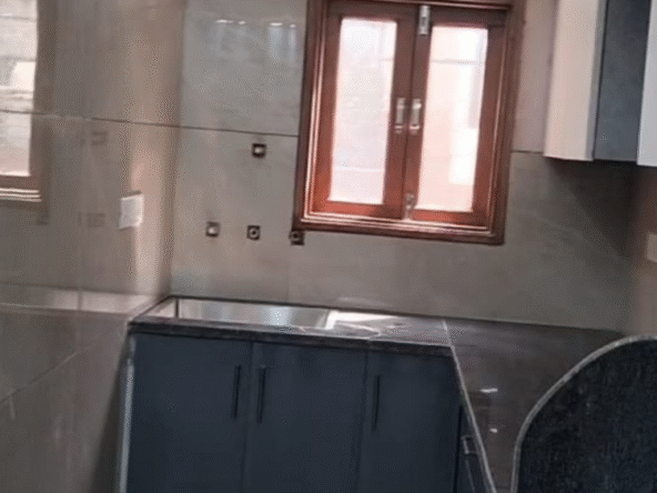 3 BHK Floor sector 24 Rohini Delhi
